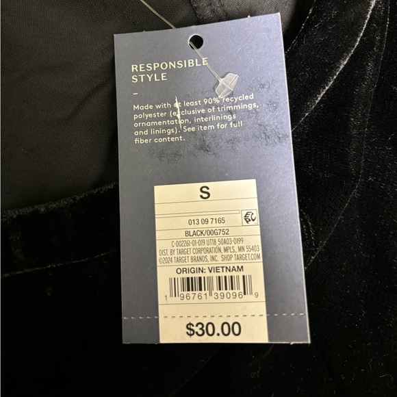 Elegant Black Velvet Top - Picture 5 of 6